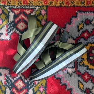 Rocketdog Jarvis Platform Sandals